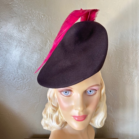 GRACEFUL 1940\'s BROWN FELT TILT TAH + FUCHSIA LONG, CURLY FEATHER main image 12